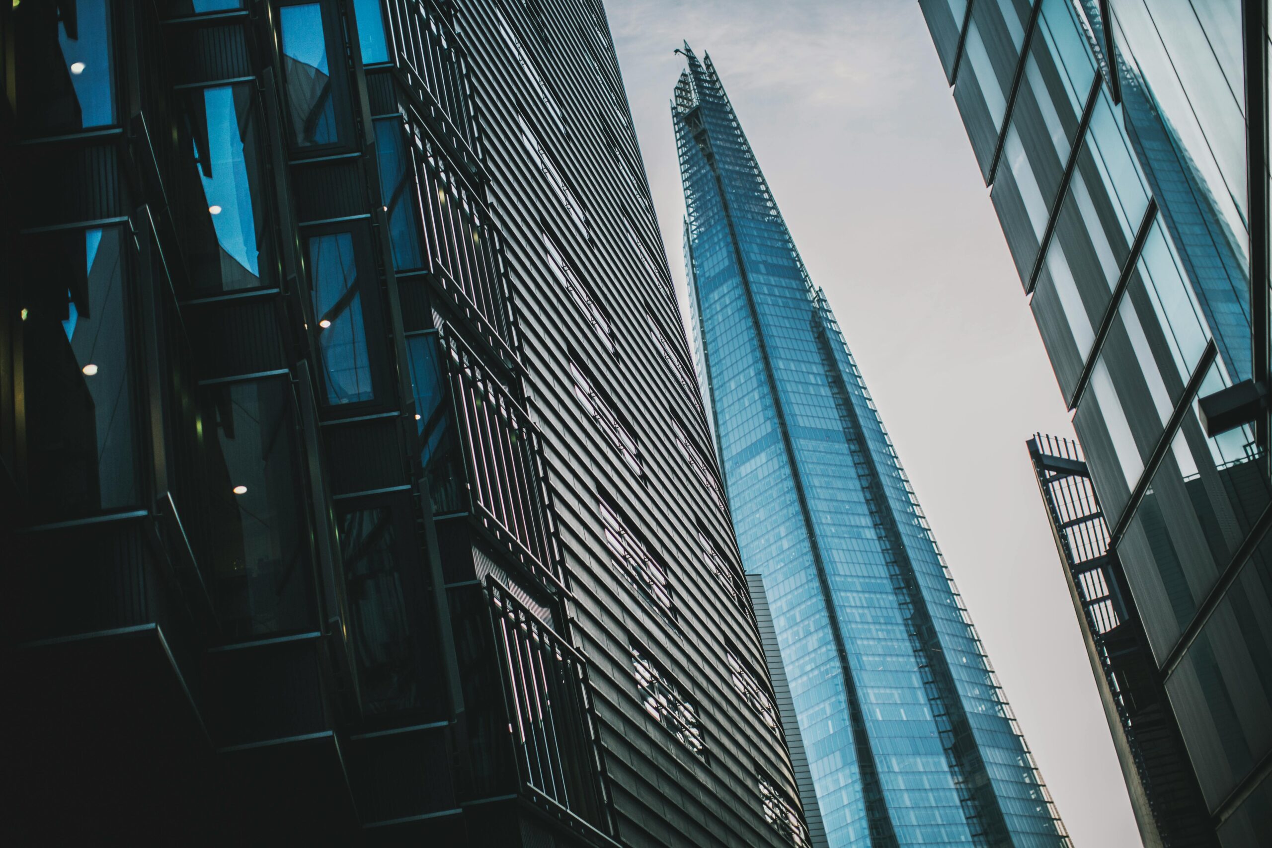 Photo between buildings of a sky scraper